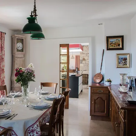 Lou Roucas Guest house