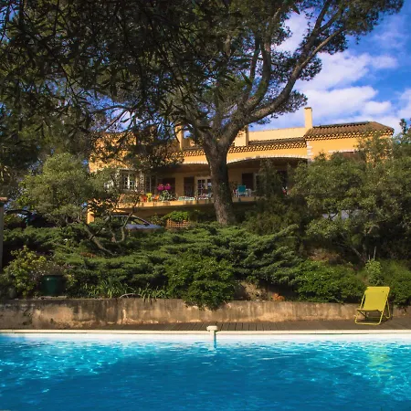 Konukevi Lou Roucas 3*